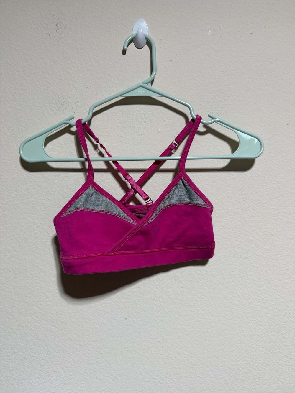 Lululemon Sports Bra Size 4 Pink Cross Back
